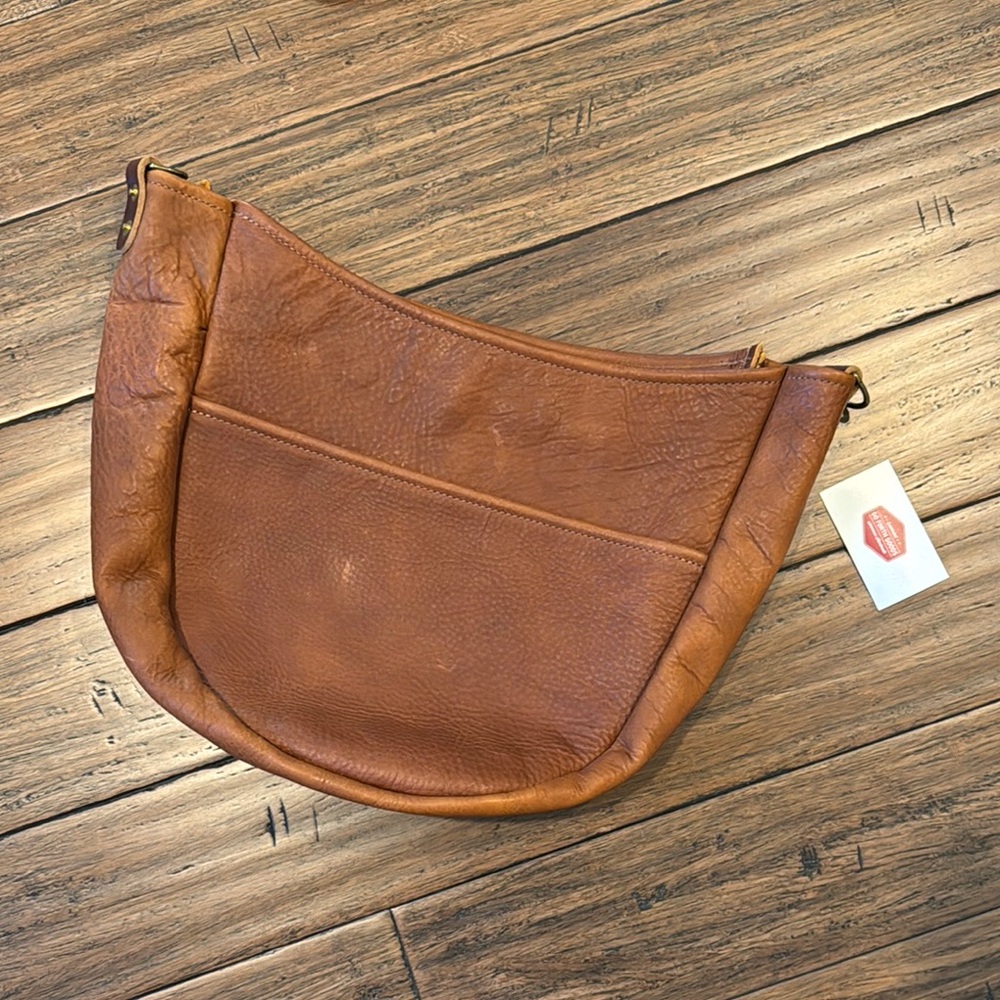 Go Forth Goods Leather Large Celeste Bag with inside and outside pockets.